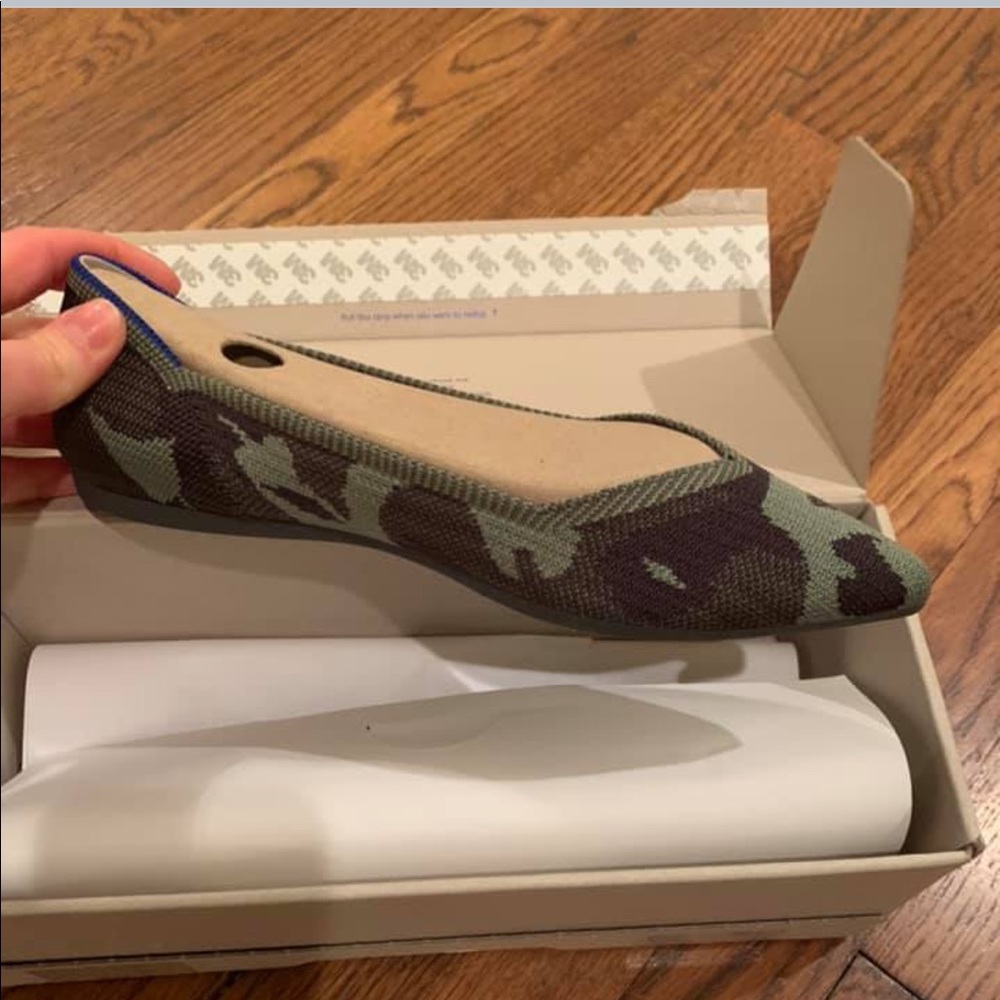 Rothys camo pointed flat. Size 7.5